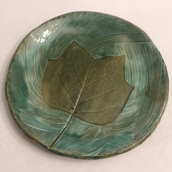 Leaf Design 6” Plate Pottery - Picture 1 of 4